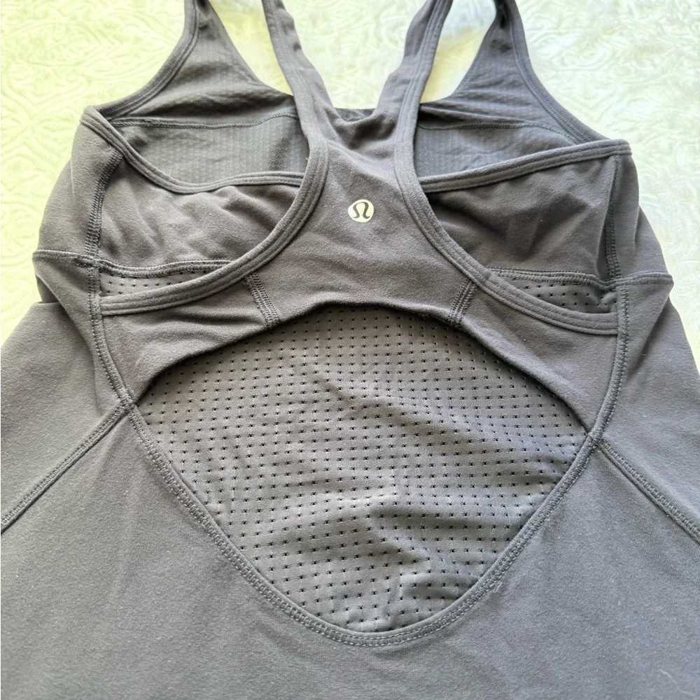 Lululemon Black Racerback Athletic Tank Top Built In Bra Size 4